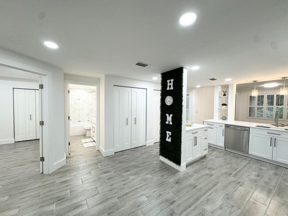For Rent: $3,000 (2 beds, 2 baths, 1125 Square Feet)