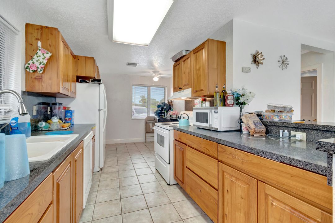 For Sale: $550,000 (3 beds, 1 baths, 1112 Square Feet)