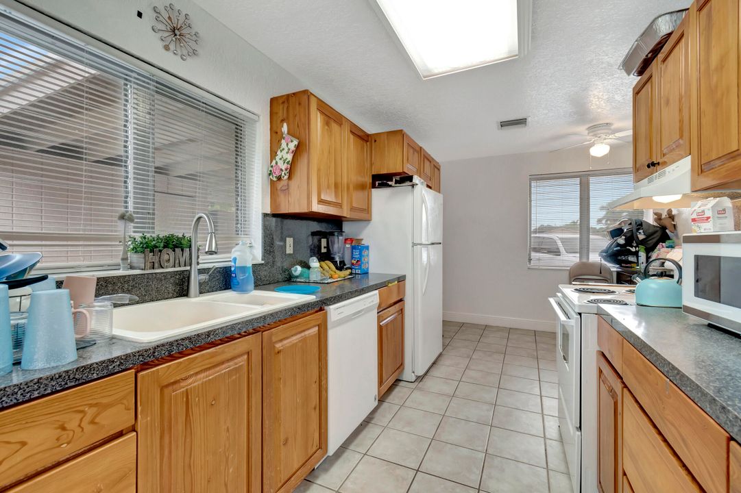 For Sale: $550,000 (3 beds, 1 baths, 1112 Square Feet)