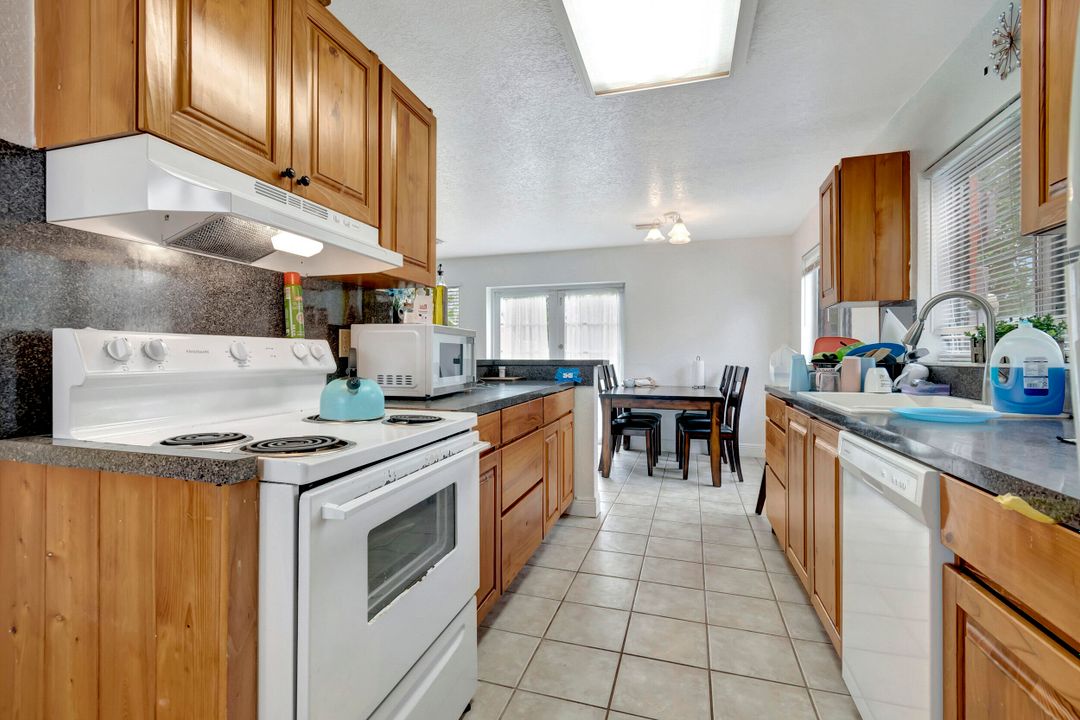 For Sale: $550,000 (3 beds, 1 baths, 1112 Square Feet)