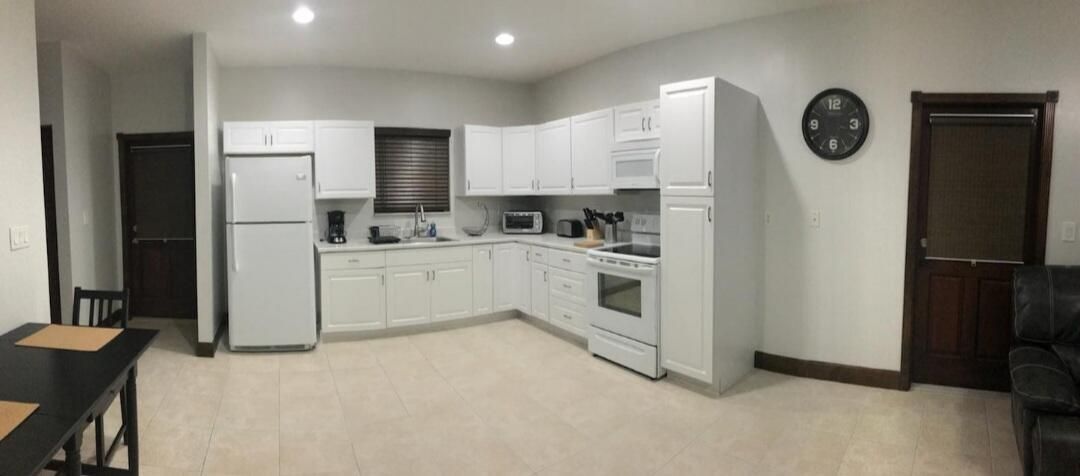 For Rent: $2,000 (1 beds, 1 baths, 950 Square Feet)