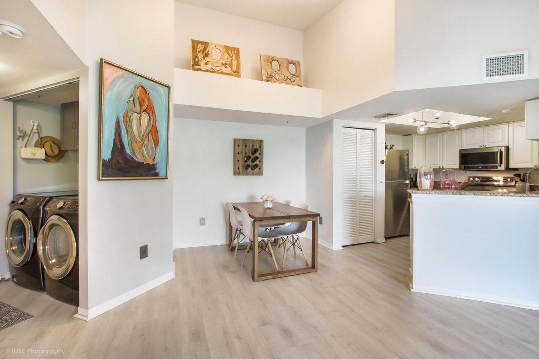 For Sale: $318,000 (2 beds, 2 baths, 1107 Square Feet)