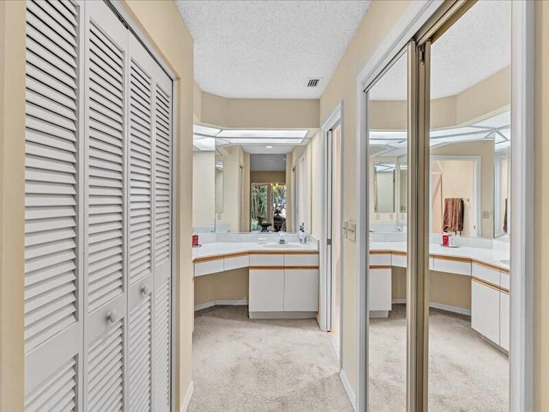合同活跃: $369,500 (2 贝兹, 2 浴室, 1555 平方英尺)