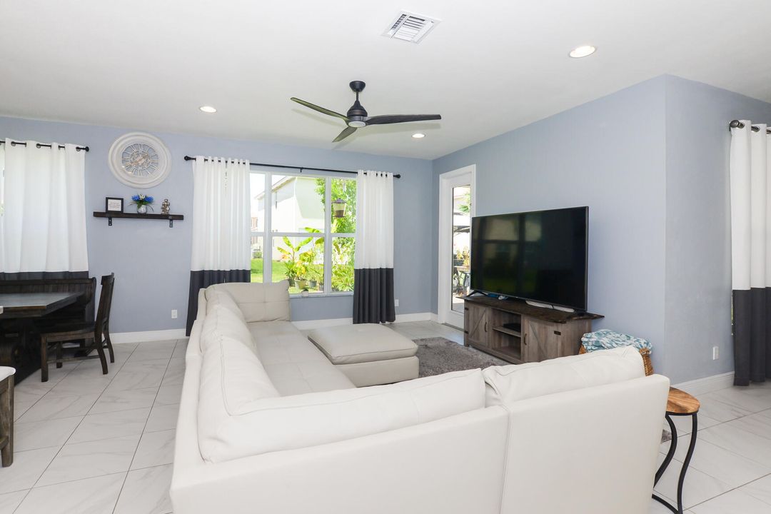 For Sale: $469,000 (4 beds, 2 baths, 2828 Square Feet)