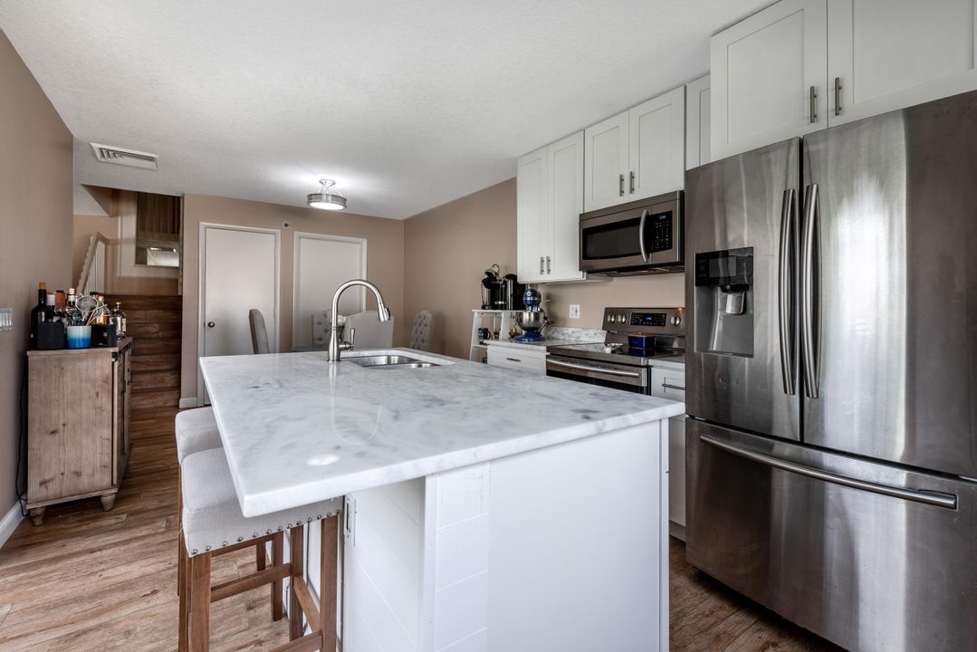 For Sale: $328,000 (2 beds, 2 baths, 1374 Square Feet)