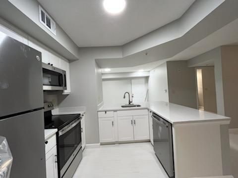 For Sale: $289,000 (1 beds, 1 baths, 795 Square Feet)