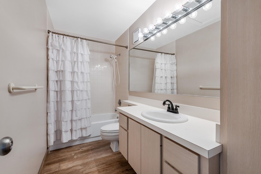 For Sale: $328,000 (2 beds, 2 baths, 1374 Square Feet)
