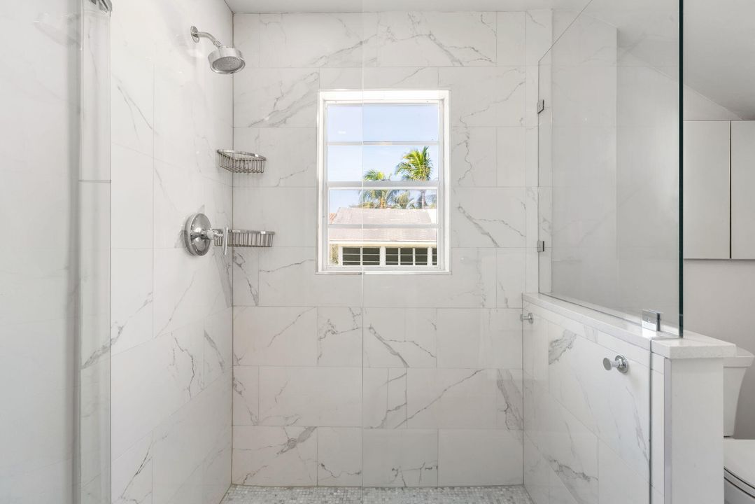 出租: $12,000 (3 贝兹, 3 浴室, 1936 平方英尺)
