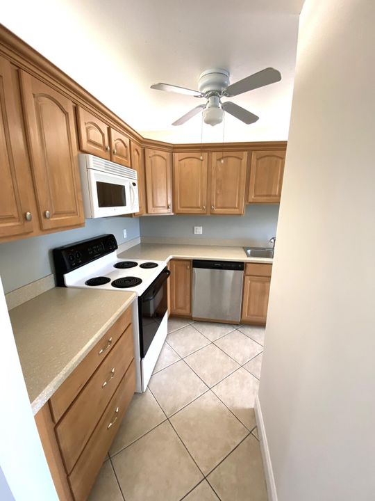 For Sale: $229,999 (2 beds, 2 baths, 1167 Square Feet)