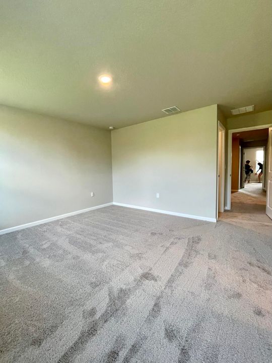 Active With Contract: $2,700 (3 beds, 2 baths, 1635 Square Feet)