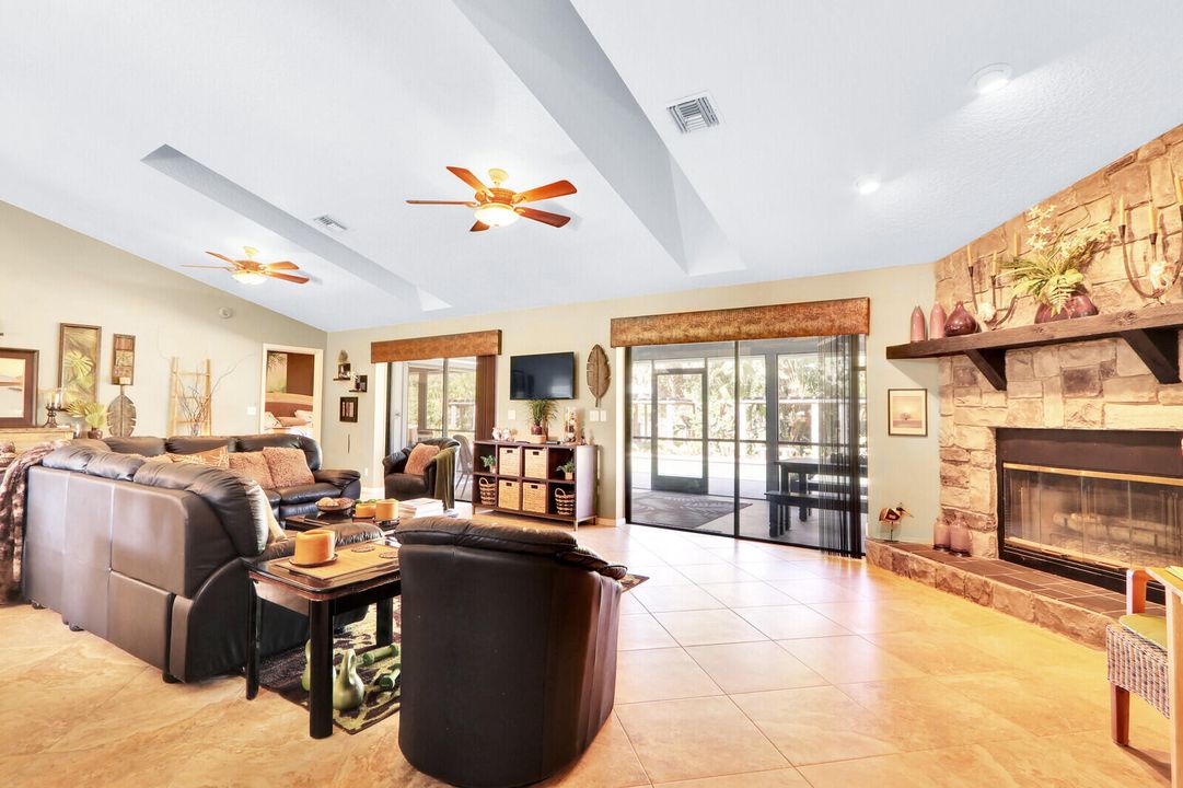 For Sale: $925,000 (4 beds, 2 baths, 2000 Square Feet)