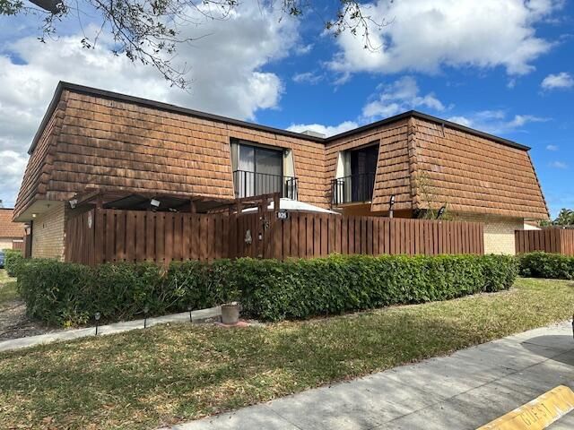 Recently Sold: $359,500 (3 beds, 3 baths, 1488 Square Feet)