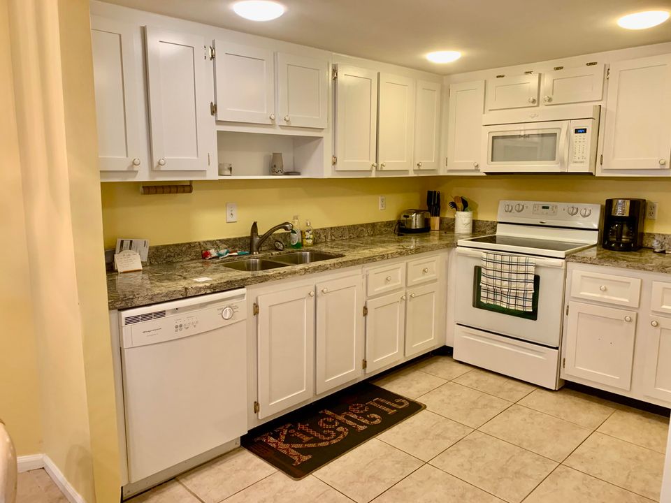 For Rent: $4,500 (2 beds, 2 baths, 1219 Square Feet)