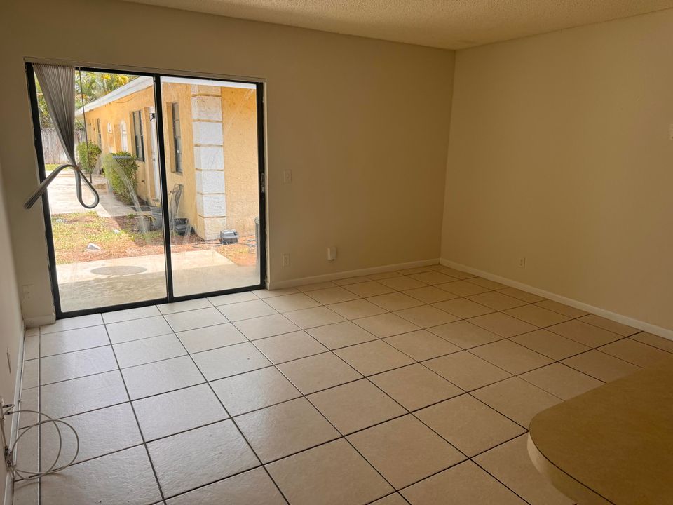 For Rent: $2,500 (3 beds, 2 baths, 1190 Square Feet)