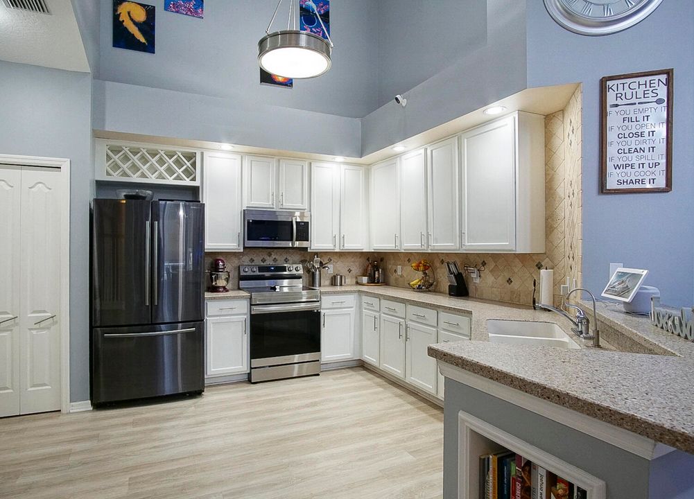 For Sale: $409,500 (3 beds, 3 baths, 2121 Square Feet)