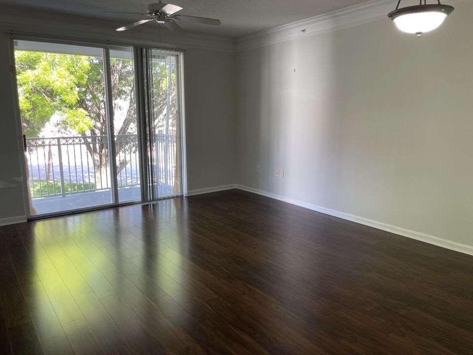 Active With Contract: $2,600 (2 beds, 2 baths, 1310 Square Feet)