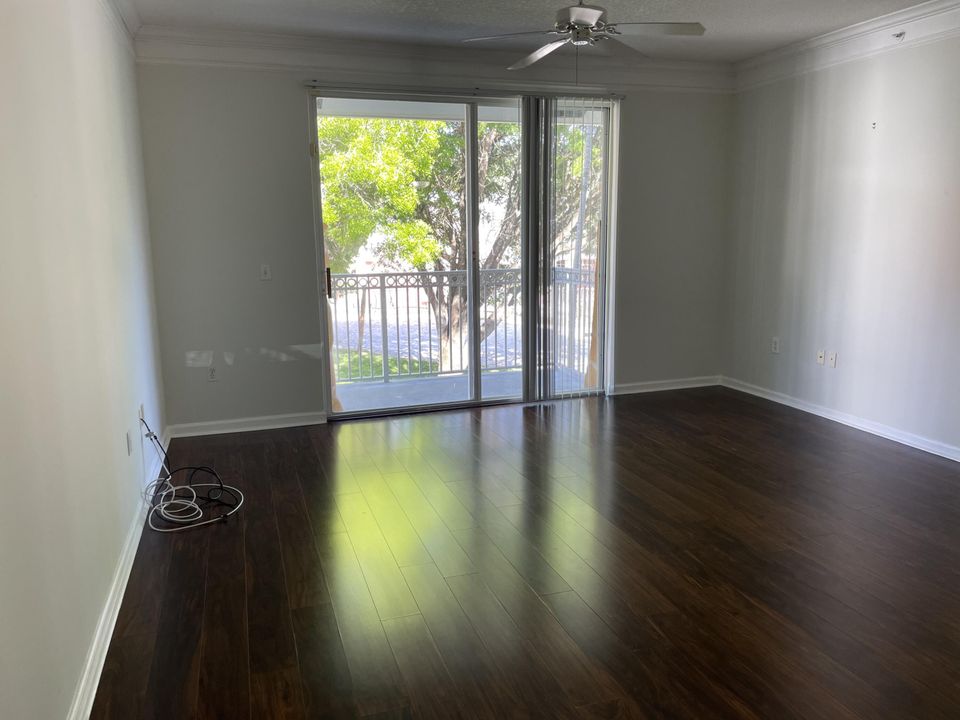 For Rent: $2,695 (2 beds, 2 baths, 1310 Square Feet)
