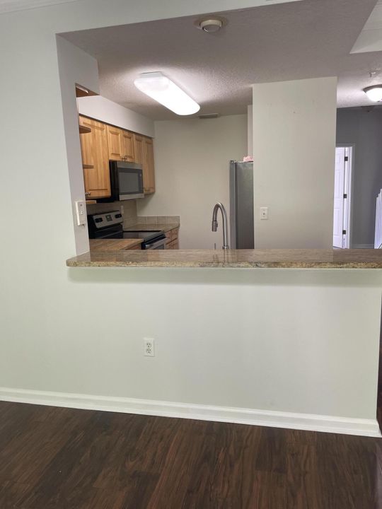For Rent: $2,695 (2 beds, 2 baths, 1310 Square Feet)