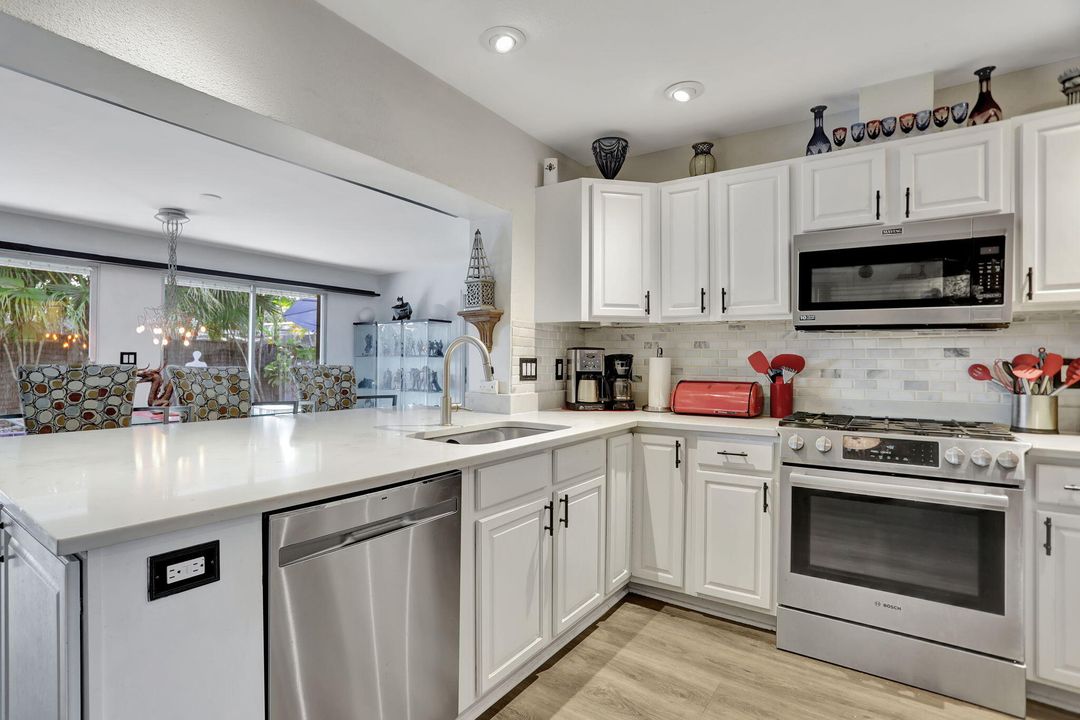 For Sale: $565,000 (3 beds, 2 baths, 1494 Square Feet)