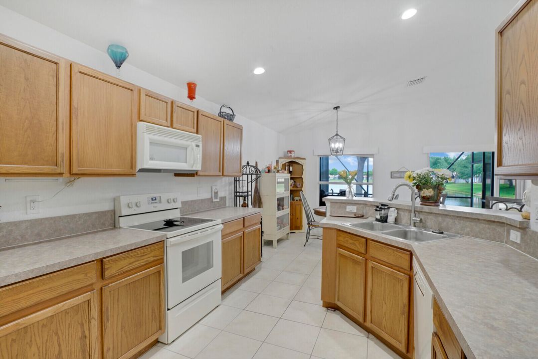 Active With Contract: $3,900 (3 beds, 2 baths, 1798 Square Feet)