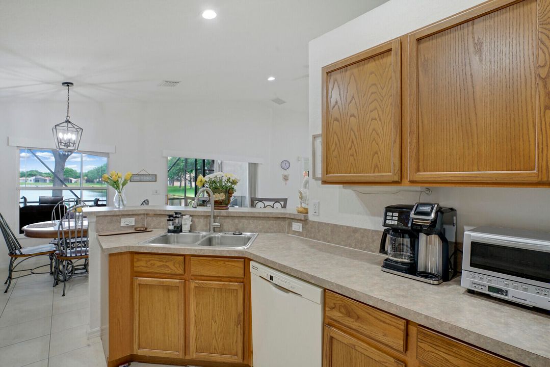 Active With Contract: $3,900 (3 beds, 2 baths, 1798 Square Feet)