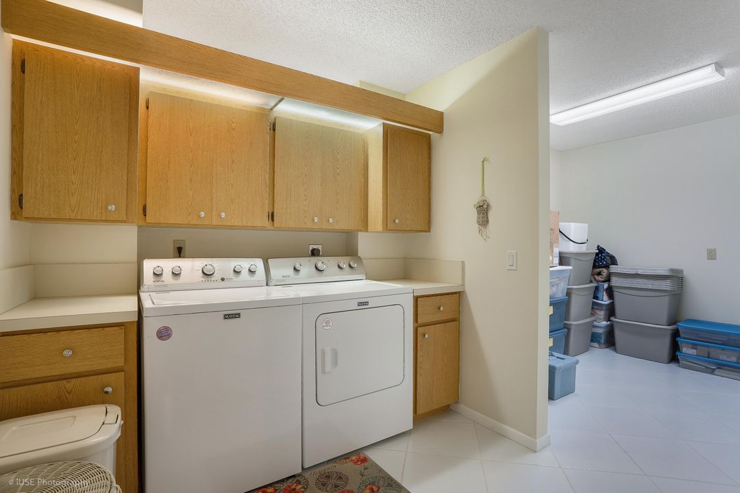 For Sale: $332,900 (2 beds, 2 baths, 1385 Square Feet)