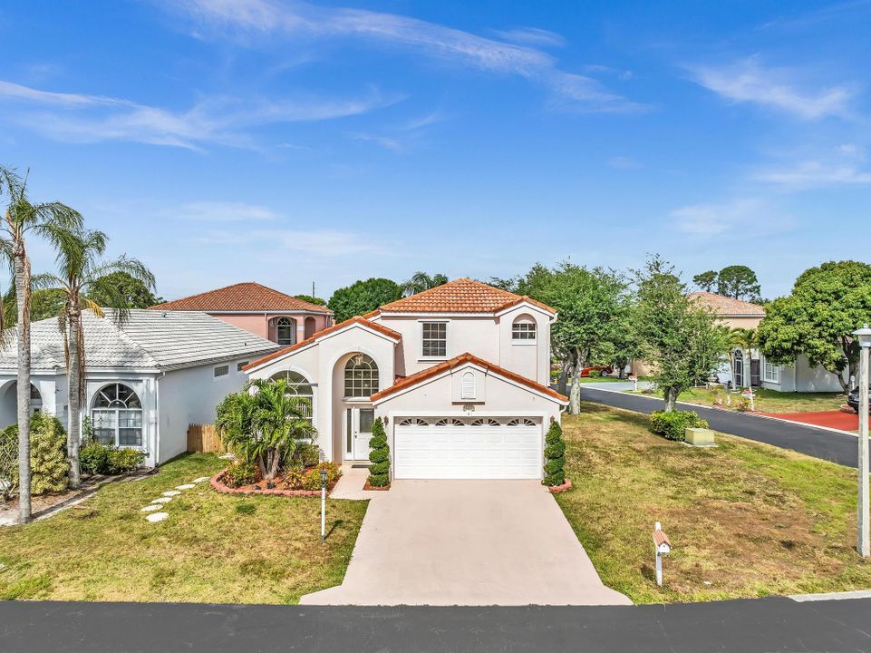 Active With Contract: $518,000 (3 beds, 2 baths, 1950 Square Feet)