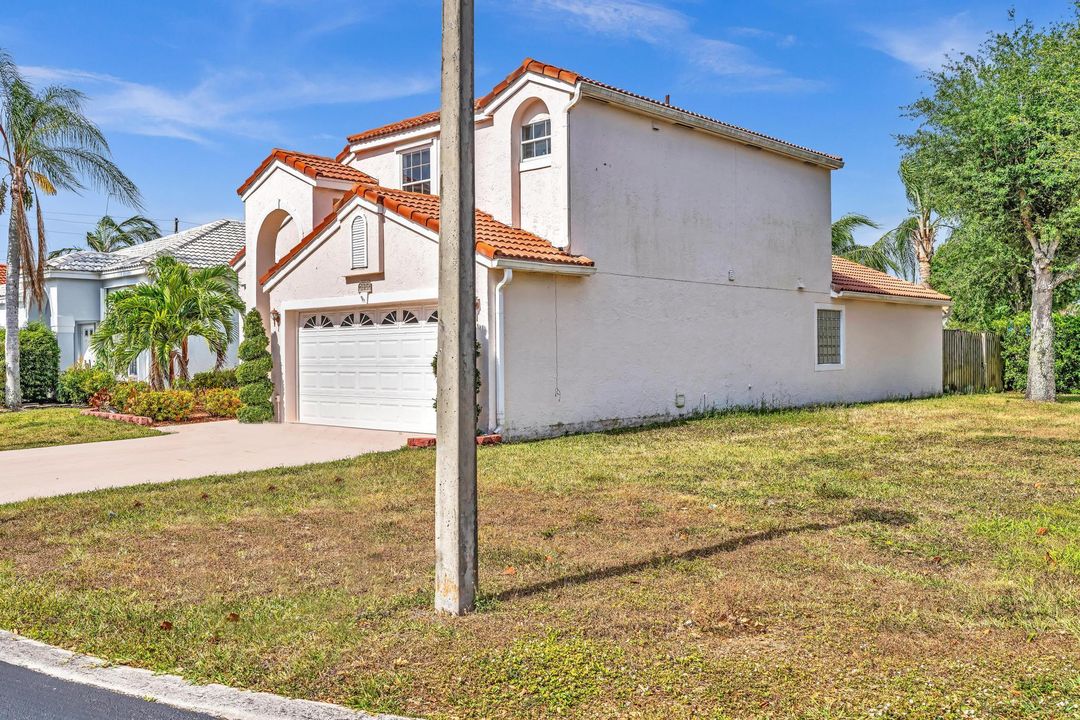 Active With Contract: $518,000 (3 beds, 2 baths, 1950 Square Feet)