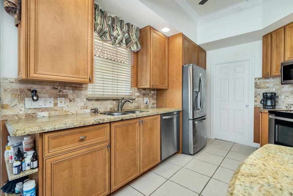 Active With Contract: $4,300 (3 beds, 2 baths, 2226 Square Feet)