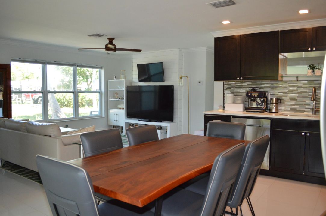 Active With Contract: $3,900 (3 beds, 2 baths, 1594 Square Feet)