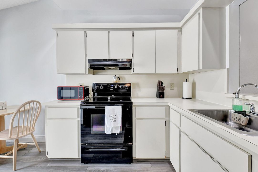 For Sale: $325,000 (2 beds, 2 baths, 1335 Square Feet)