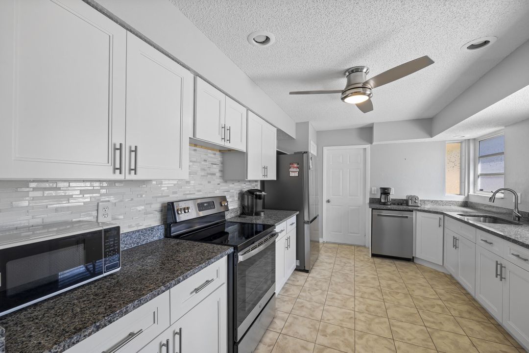 Active With Contract: $345,000 (2 beds, 2 baths, 1123 Square Feet)