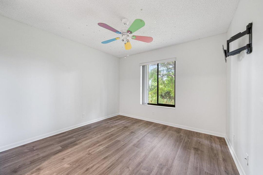 Active With Contract: $2,300 (3 beds, 2 baths, 1462 Square Feet)