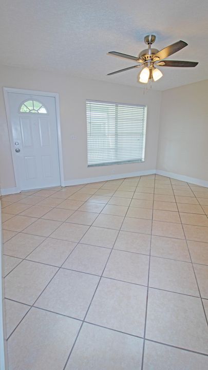 For Rent: $2,000 (2 beds, 1 baths, 900 Square Feet)