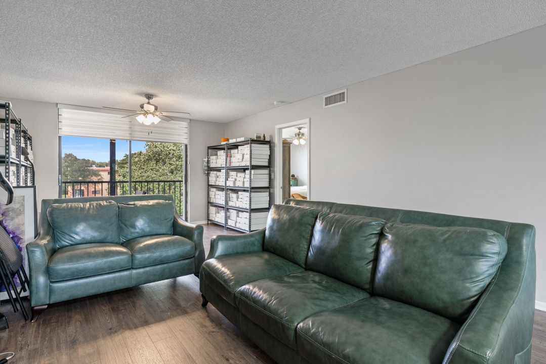For Sale: $309,000 (2 beds, 2 baths, 1348 Square Feet)
