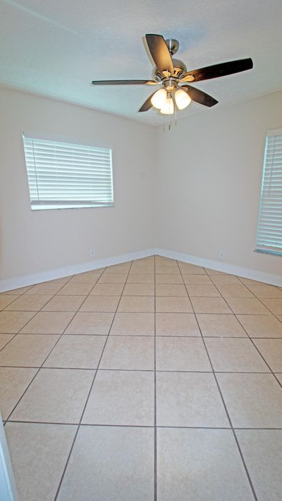 For Rent: $2,000 (2 beds, 1 baths, 900 Square Feet)