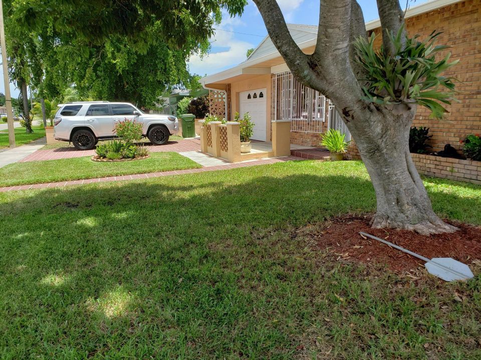 For Sale: $599,000 (3 beds, 2 baths, 1700 Square Feet)