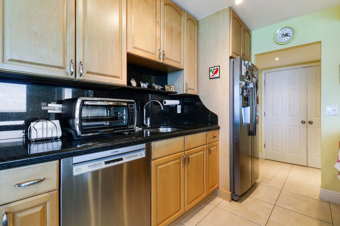 For Sale: $774,900 (2 beds, 2 baths, 1400 Square Feet)