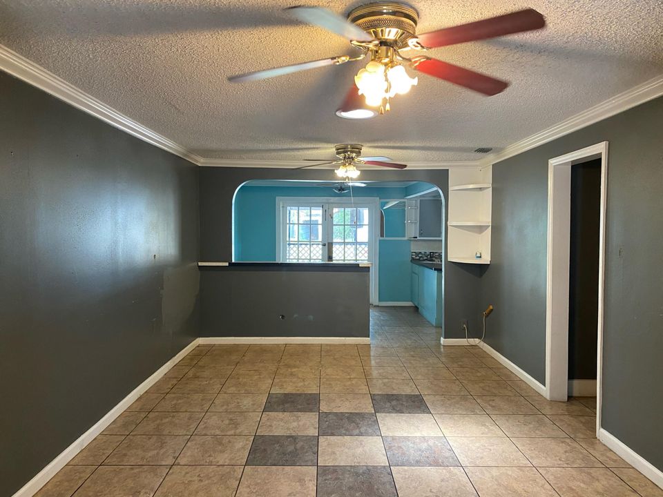 For Sale: $299,000 (4 beds, 2 baths, 1490 Square Feet)