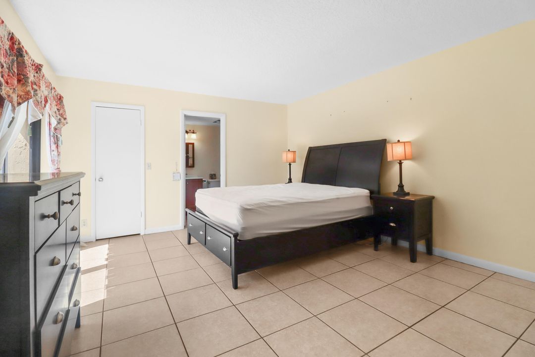 For Sale: $319,900 (2 beds, 2 baths, 1328 Square Feet)