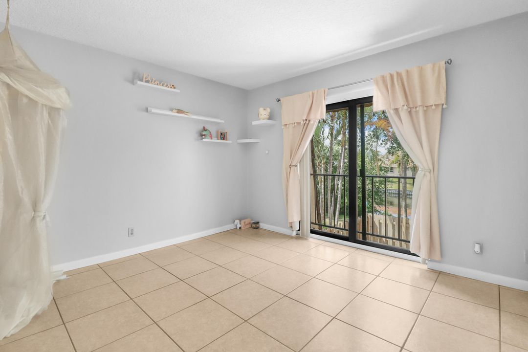 For Sale: $319,900 (2 beds, 2 baths, 1328 Square Feet)