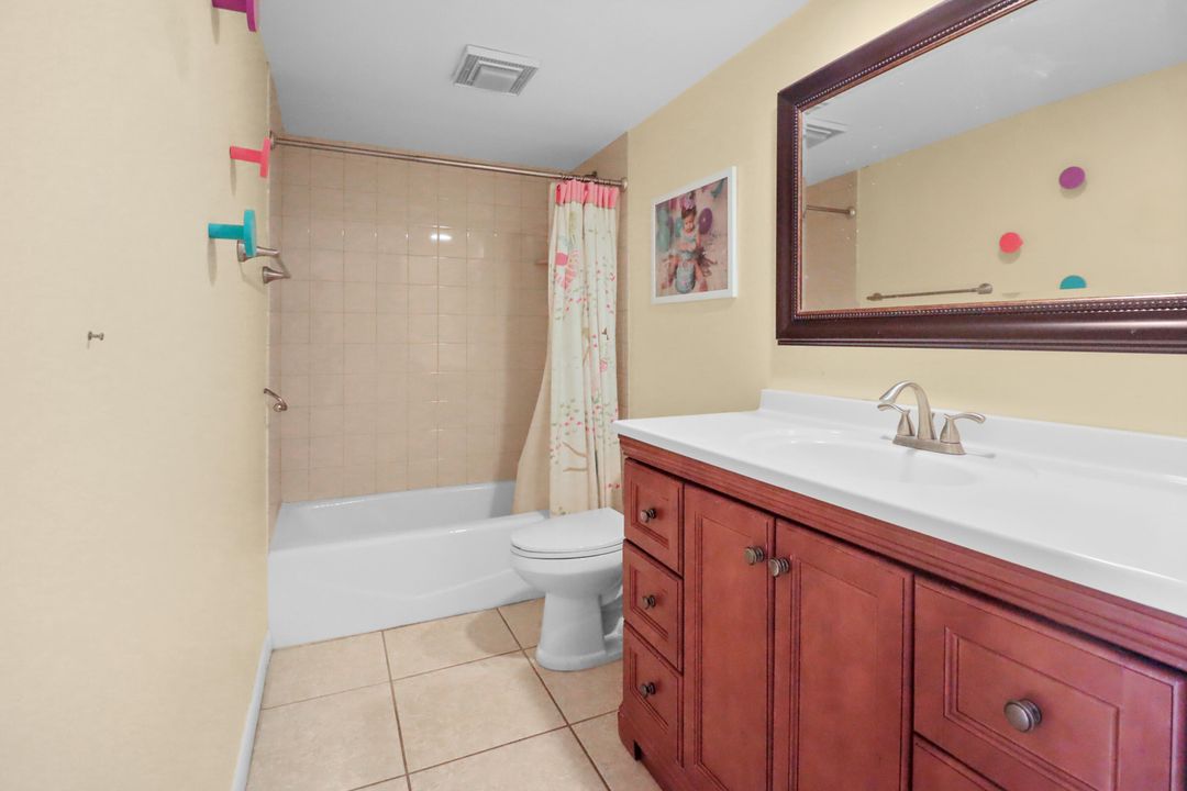 For Sale: $319,900 (2 beds, 2 baths, 1328 Square Feet)