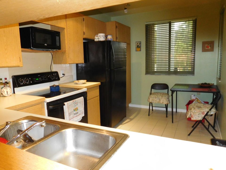 For Rent: $2,100 (2 beds, 2 baths, 1385 Square Feet)