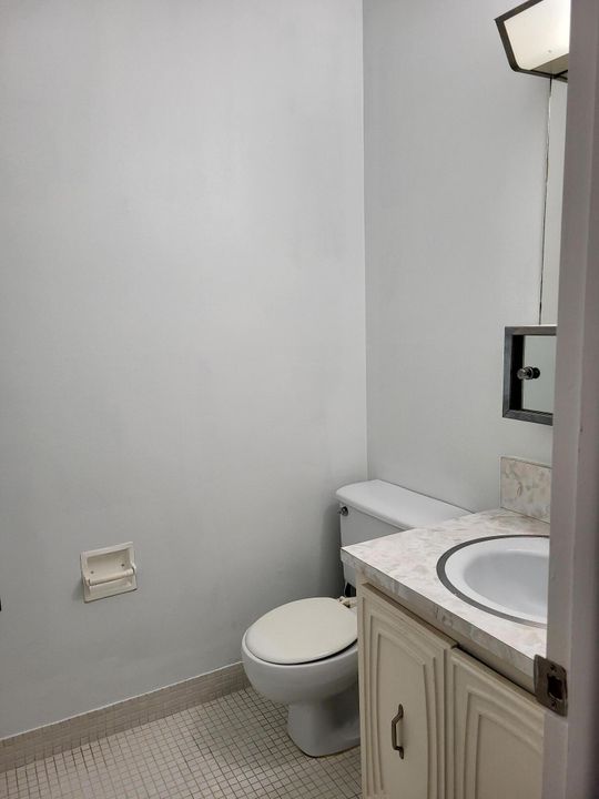 For Sale: $155,000 (1 beds, 1 baths, 994 Square Feet)