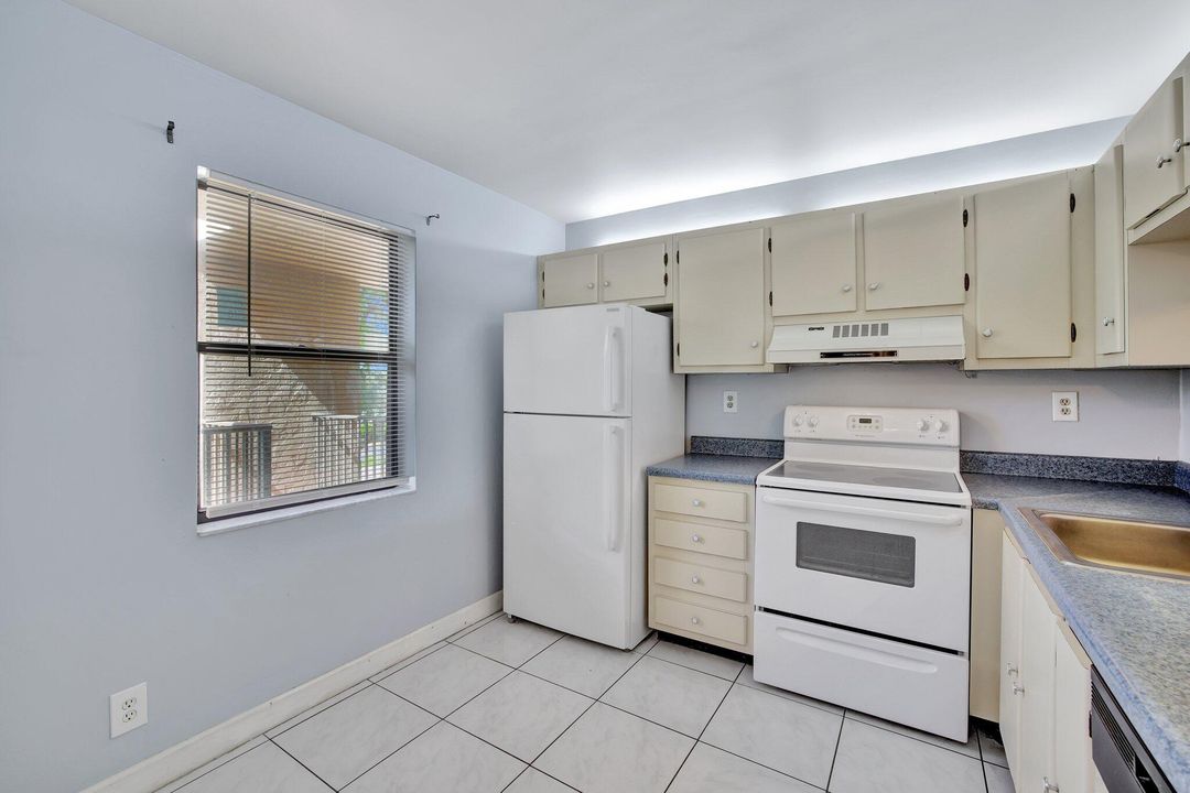 Active With Contract: $150,000 (2 beds, 2 baths, 1023 Square Feet)
