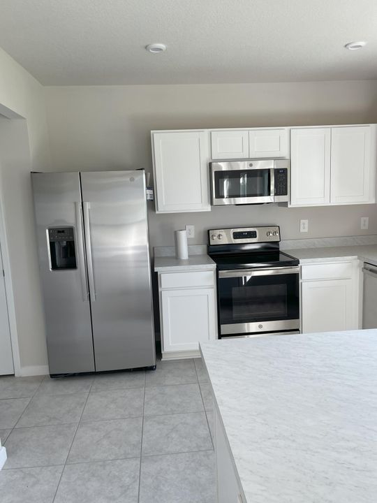 For Rent: $3,200 (4 beds, 2 baths, 2147 Square Feet)
