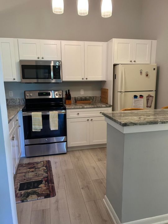 For Rent: $2,400 (2 beds, 2 baths, 1025 Square Feet)