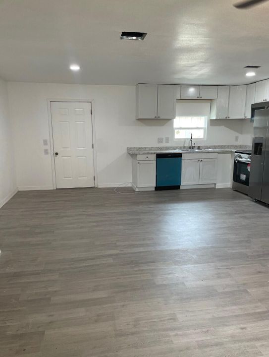 For Sale: $265,000 (2 beds, 2 baths, 960 Square Feet)