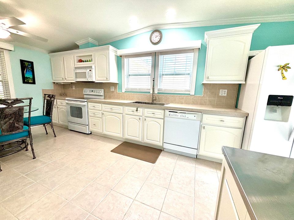 For Sale: $199,900 (3 beds, 2 baths, 1840 Square Feet)