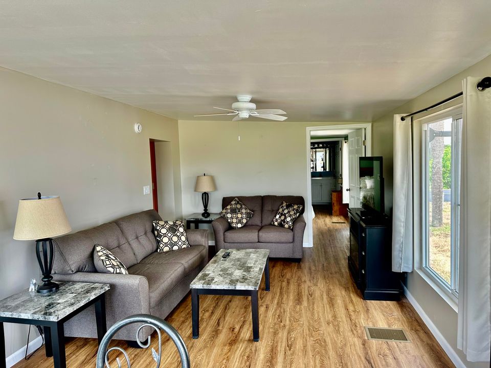 For Sale: $259,000 (2 beds, 2 baths, 850 Square Feet)